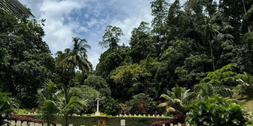 Kandy: Private Guided Tour with Local Highlights by Tuk Tuk - Sacred Temple of the Tooth inside the Royal Palace Complex