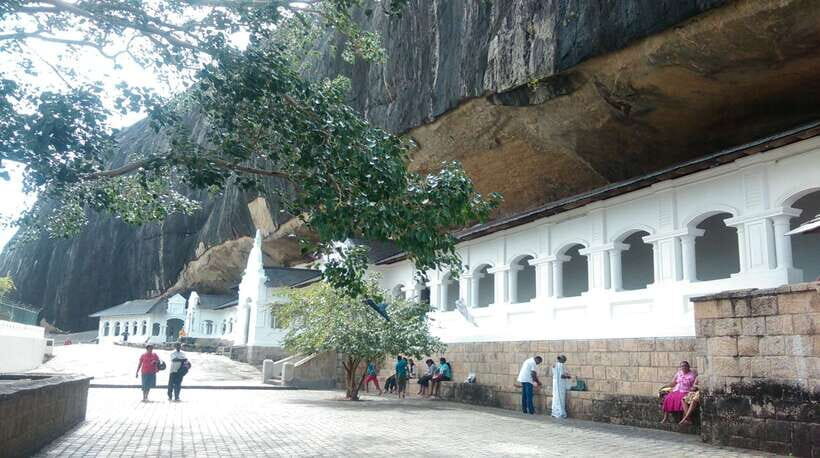 Kandy: Sigiriya Fortress & Cave Temple Full Day Private Tour - What to bring and what to wear (so the day doesn’t annoy you)
