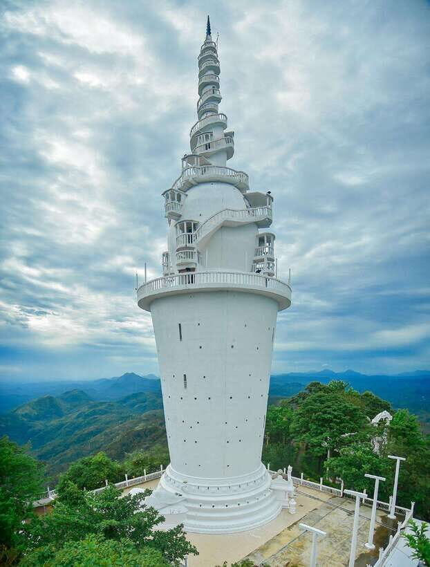 Kandy to Ambuluwawa Tuk Tuk Tour - Asgiriya Temple: another layer of Kandy’s spiritual geography