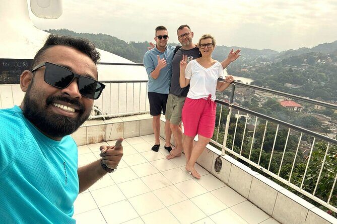 Kandy To Dambulla and Sigiria City Full Day by Laka Tours - Stop 2: Kandy Lake stroll—short, scenic, and very “live in the city”