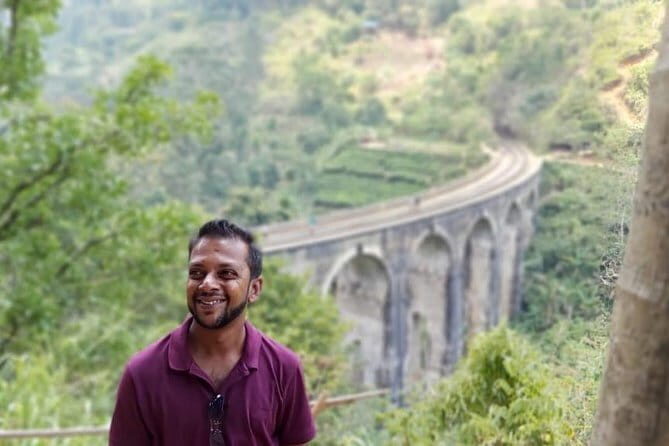 Kandy to Nanu Oya train ride on (Train No: 1005 "Podi Menike") - Onboard reality: seating comfort, sellers, and keeping the ride easy