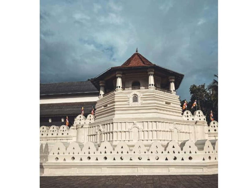 Kandy to Pinnawala Guided Day Tours by Local - Kadugannawa viewpoint and Ceylon tea factory tasting in Giragama
