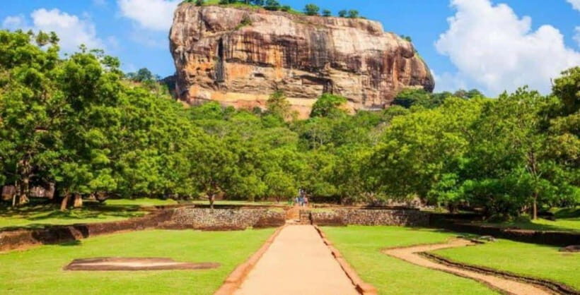 Kandy to Sigiriya Private Tour by Tuk Tuk with All Fees - Sigiriya Rock Fortress vs Pidurangala Rock: Choosing Your Viewpoint