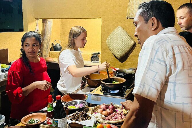 Kandyan Hut Cooking Class - Cooking Egg Hoppers, Kottu Roti, and Coconut Curries