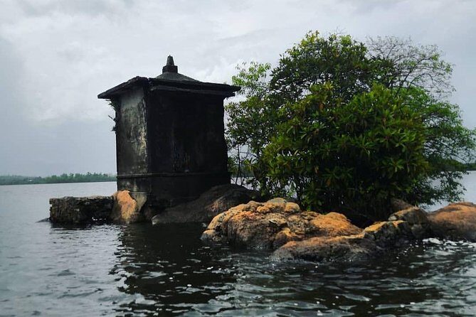Madu River Boat Safari Balapitiya - Stop at the Island Temple: culture that fits the day