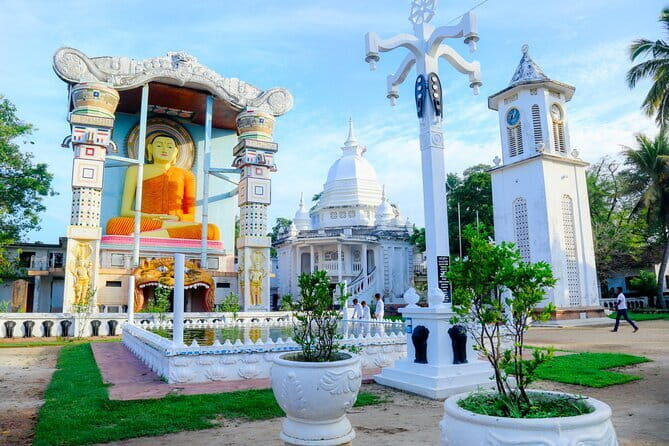 Negombo City Tour by Tuk Tuk - Wellaweediya and Sea Street: Dutch Canal to churches and shrines