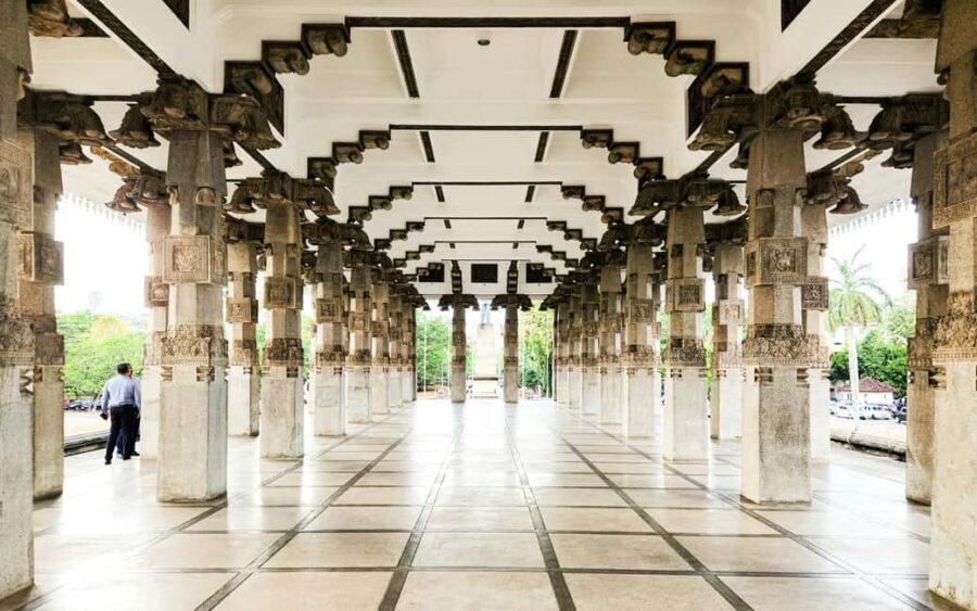 Negombo & Colombo: Full-Day Tour with Lunch - St. Sebastian’s Church on Sea Street: A Quick Stop With Strong Visual Payoff