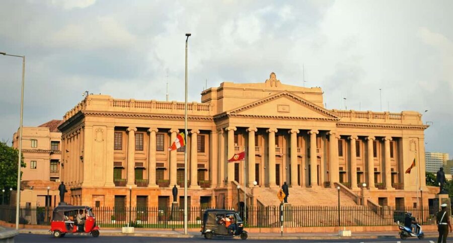 Negombo & Colombo: Full-Day Tour with Lunch - Green Galleface Park, Viharamahadevi Park, and the Galle Face Green Payoff