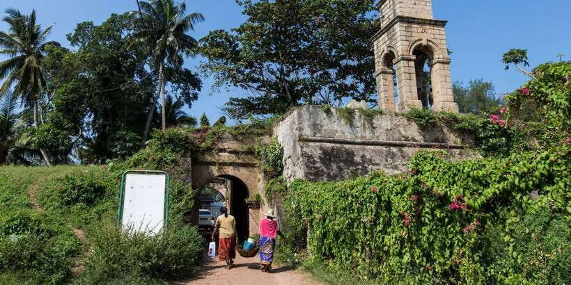 Negombo: Fishing Village Highlights Private Tour by Tuk Tuk - Sri Singama Kali Amman Kovil: Murals and Sculpture That Make You Slow Down