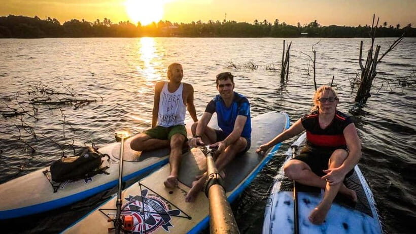 Negombo: Guided Kayaking Tour in the Lagoon - The optional sea bath near the lagoon edge