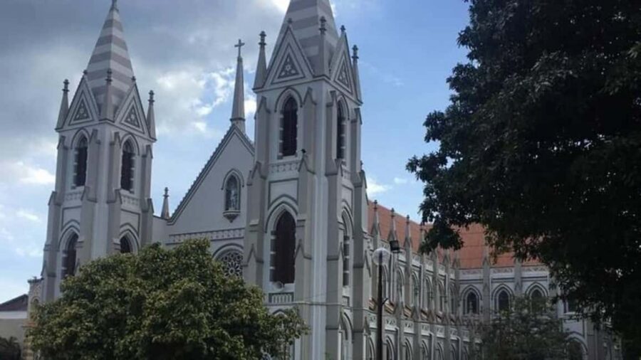Negombo Private Tour: Market, Temples & Canal - Dutch Canal: short stop, good reset (about 15 minutes)