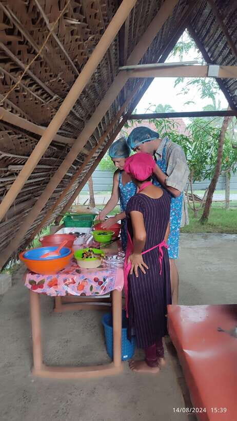 Nilaveli: Sri Lankan Cooking Class with a Local Family - Firewood and wood stoves: the hands-on cooking setup