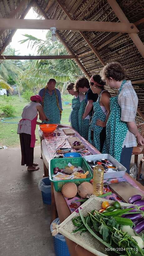 Nilaveli: Sri Lankan Cooking Class with a Local Family - Where you meet and how the class gets started