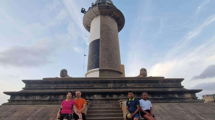 Personal Guided Colombo City Tour by Tuk Tuk - All Inclusive - Old Parliament and Galle Face: where politics meets the sea