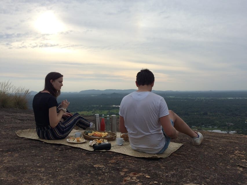 Pidurangala Rock: Sunrise/Sunset Picnic Hike - Summit Time and the 360-Degree Photo Window