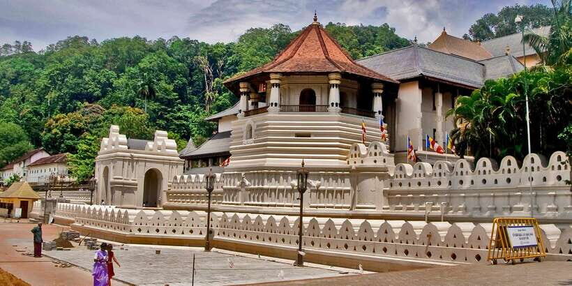 Pinnawala & Kandy Day Tour from Negombo - Pinnawala Stop: A Breather Before Kandy’s Big Energy