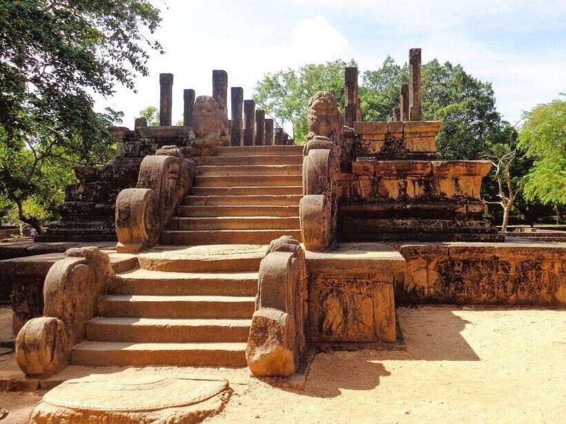 Polonnaruwa: Private Guided Cycling Tour with Hotel Pickup - Key highlights at a glance