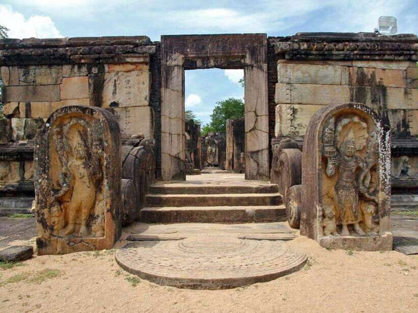 Polonnaruwa: Private Guided Cycling Tour with Hotel Pickup - Tuk-tuk pickup in Polonnaruwa: the fast start you’ll appreciate