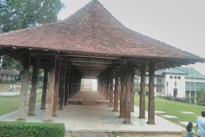 Private all inclusive Day tour Kandy, Pinnawala, & your own selected attractions - Tea factory stop at Geragama: your first taste of the Highlands