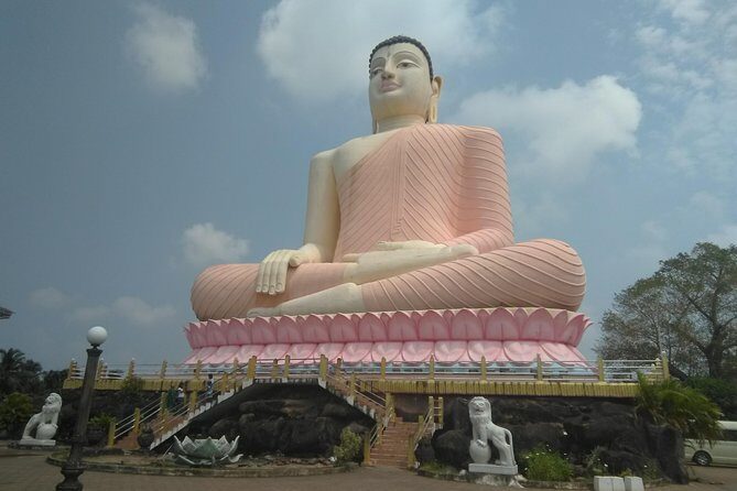 Private all inclusive Day tour southern Sri Lanka Bentota and Galle - Kande Viharaya Temple and its huge Buddha statue