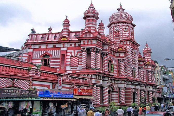Private City tour in Colombo By tuk tuks or Cars - Stop 3: Colombo Fort and Pettah Area Markets, Including a Floating Market Moment