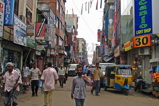 Private Colombo City Tour by Sri Lanka Private Drivers - Jami Ul-Alfar Mosque: a quick 15-minute landmark with photo-worthy details