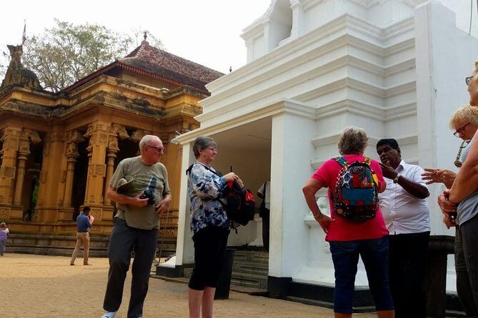 Private Half-Day Colombo City Tour - Pettah markets: where Colombo is noisy on purpose