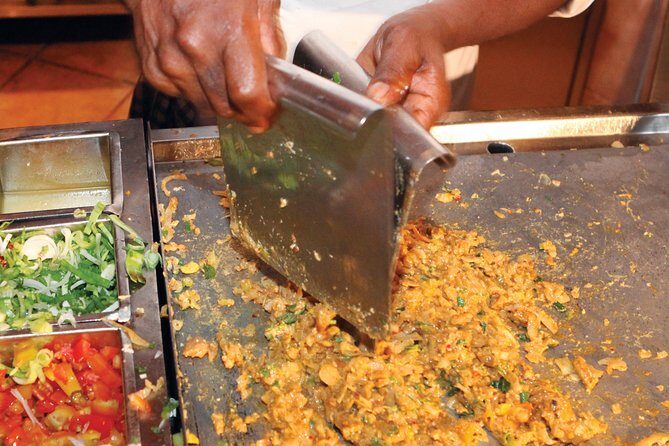 Private Night Tour in Colombo with Street Food Tasting - Two experiences in one: sightseeing plus street food