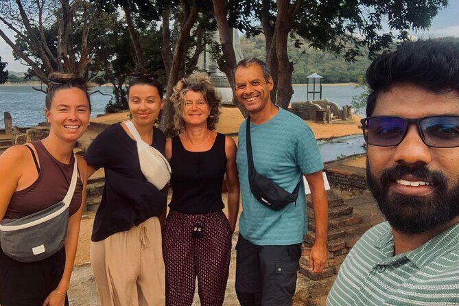 Private Polonnaruwa Ruins & Minneriya Safari Tour from Sigiriya - Getting picked up in Sigiriya (and choosing between NV200 or Suzuki Estilo)
