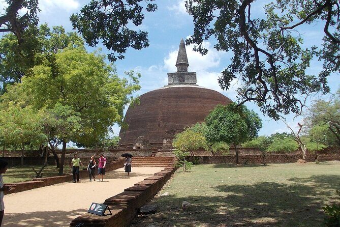 Private Polonnaruwa Ruins & Minneriya Safari Tour from Sigiriya - The tank stops: Parakrama’s water system and Giritale Tank