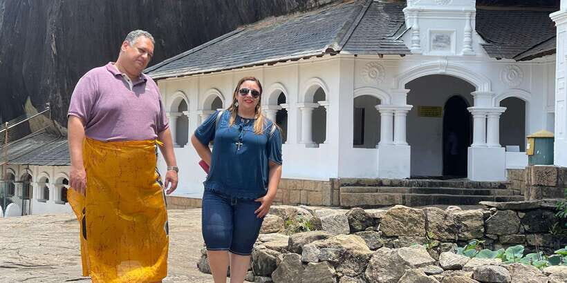 Private Sigiriya and Dambulla Day Tour from Colombo - Wood carving and batik stops: souvenirs that make sense