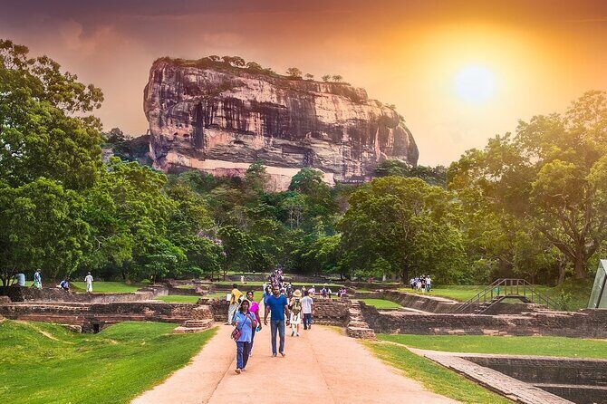 Private Sigiriya Day Tour and Authentic Sri Lankan Lunch Buffet - Pidurangala Rock: A Moderate Climb with Big Payoff