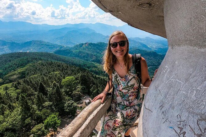 Private Sri Lanka Tour & Hike Experience to Ambuluwawa Tower - Gampola Lunch and Tea Break: Eating Well Without Losing the Day