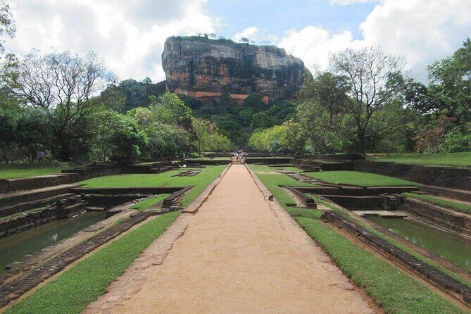 Private Tour to Dambulla and Sigiriya from Kandy in a A/C Car - Stop 1: Sri Muthumariamman Kovil near Matale