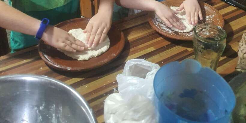 Private Traditional Sri Lankan Cooking Class in Kandy - Meeting Chitra and getting your bearings in a working kitchen
