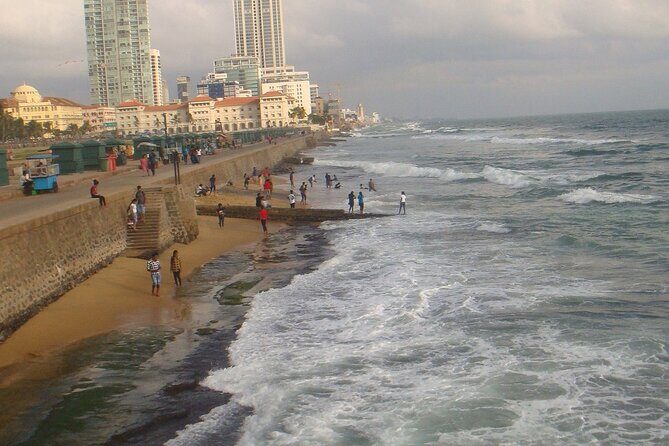 Ride and Explore Colombo and Food By Tuk Tuk Tour All Inclusive - Independence Memorial Hall: A Quick Pause With Big Meaning