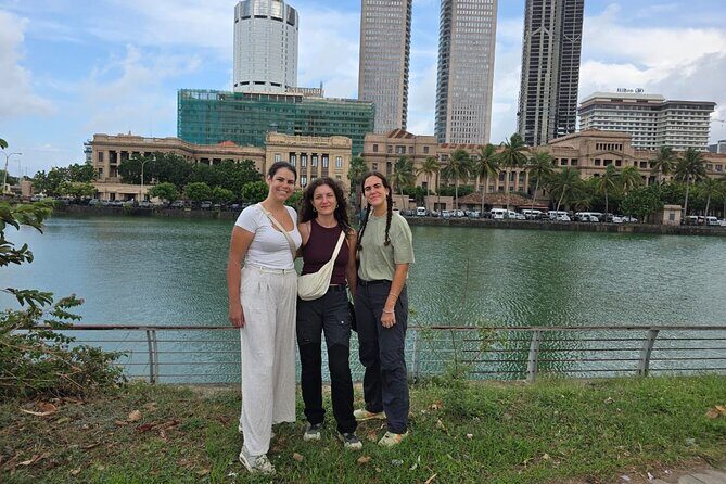Ride and Explore Colombo and Food By Tuk Tuk Tour All Inclusive - Jami Ul-Alfar Mosque and Pettah Market: Red Mosque Energy