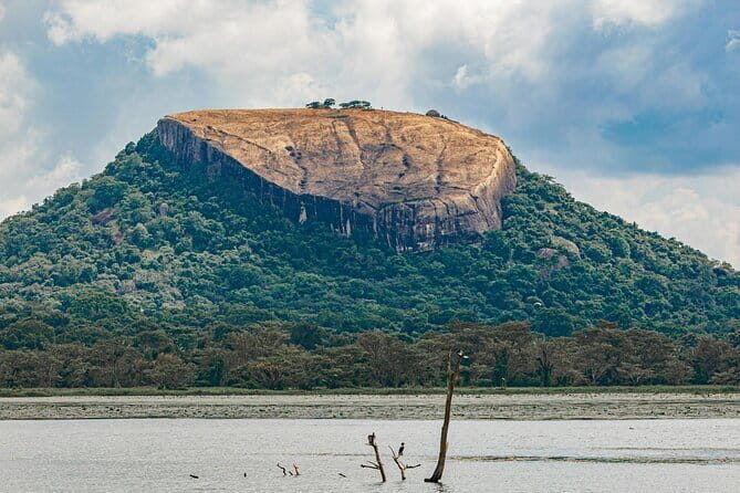 Sigiriya and Dambulla Day Tour from Kandy - Stop 1 in Matale: Sri Muthumariamman Temple in 30 minutes
