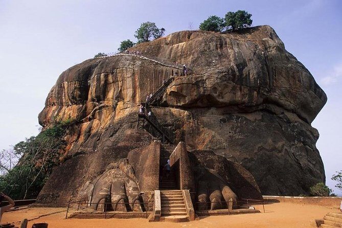 Sigiriya Rock and Dambulla Cave Temples from Negombo (All inclusive day tour) - Pidurangala Royal Cave Temple: a second rock-temple viewpoint stop