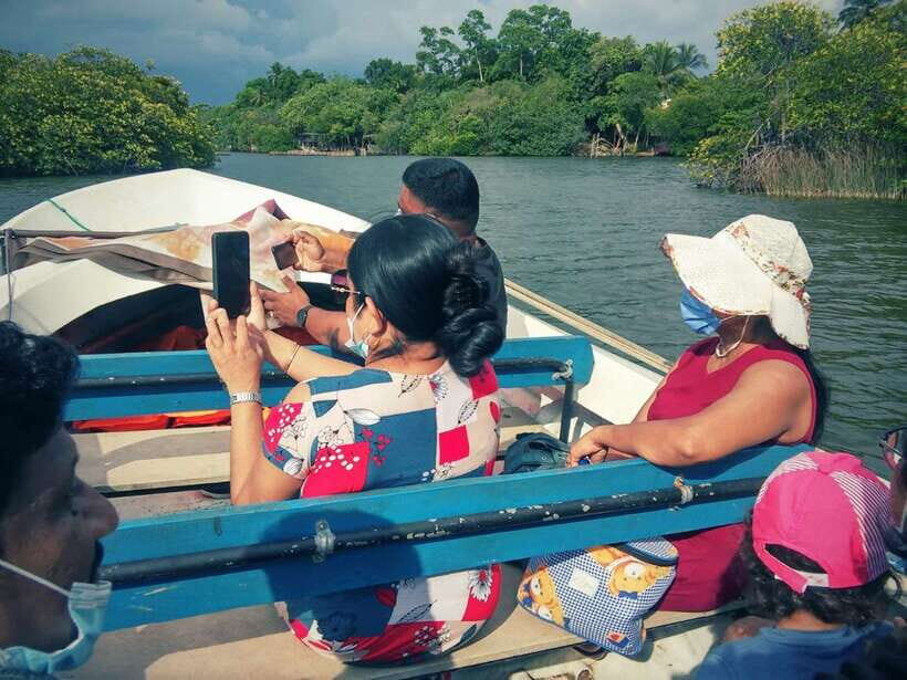 Sri Lanka Bentota: Private Mangrove Lagoon and River Cruise - Inside the mangroves: twisted roots, still water, and slow scanning
