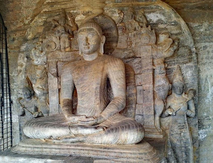 Sri Lanka Private 10-Day Round Tour Car, Guide, Hotels, Food - Colombo to Sigiriya: the day you start mixing ruins with views