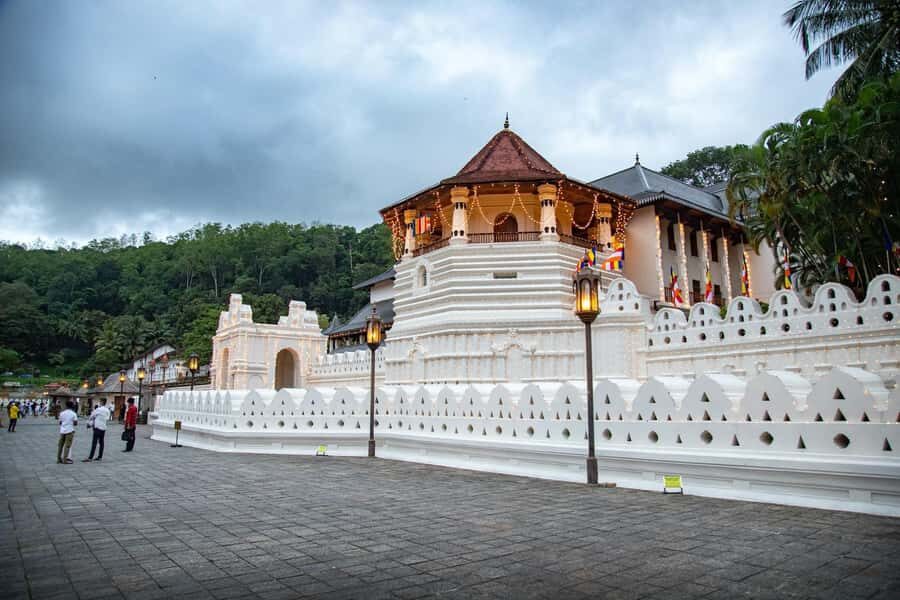 Sri Lanka Private 2-day Tour:Train Trip, Kandy, Nuwara Eliya - FAQ