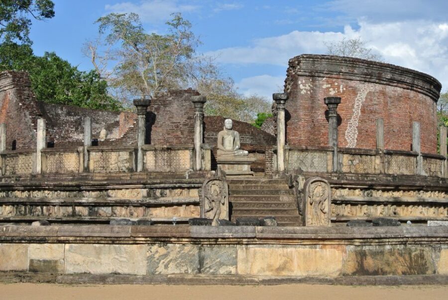 Sri Lanka Private 3-Day Cultural Tour, 5 UNESCO Sites - Temple etiquette you’ll actually use