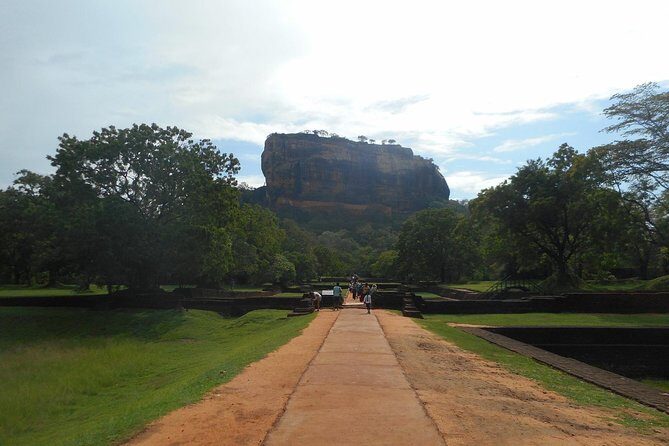 Sri Lanka Tour in 8 Days - Day 2: Sigiriya Rock Fortress, Dambulla caves, and the Temple circuit
