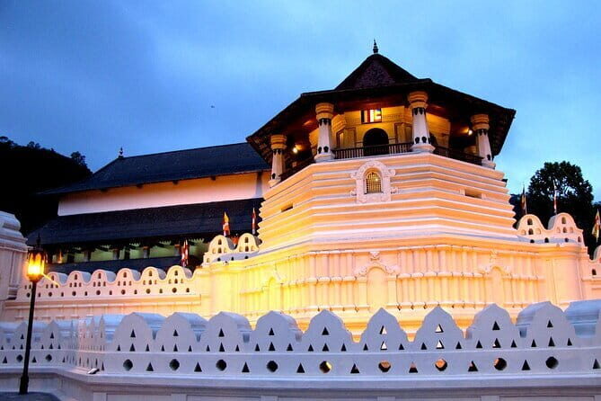 Tailor-made Multi-day Private Tour Packages in Sri Lanka - Dutch Canal calm: a gentle Day 1 way to land in Sri Lanka