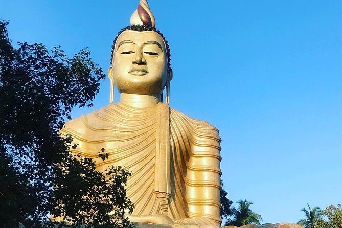 Tangalle Sightseeing Tour - Stop 1: Mulkirigala Raja Maha Vihara on a 205m rock