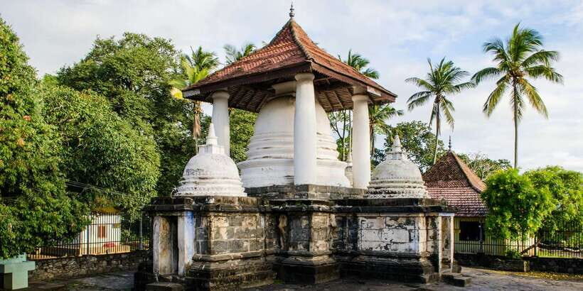 Three Temples Loop In Kandy Day Tour By Tuk Tuk - Starting with Asgiriya Stupa: a strong Kandy opener