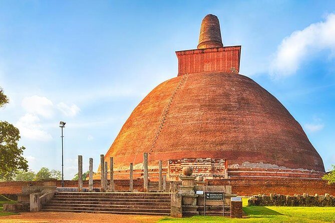 Tour Packages in Sri Lanka - Most Popular Round Tour - All in One Tour - The Minneriya jeep: elephant energy in the dry-season spotlight