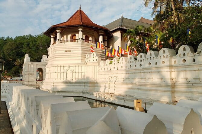 Tour to Dambulla Cave, Sigiriya and Pidurangala Rock from Kandy - Stop 3: Pidurangala Rock and Why People Love the “Less Busy” Feel
