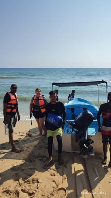 Trincomalee: Dolphin & Whale Watching Boat Tour - Wildlife ethics check: crowded water is part of the trade